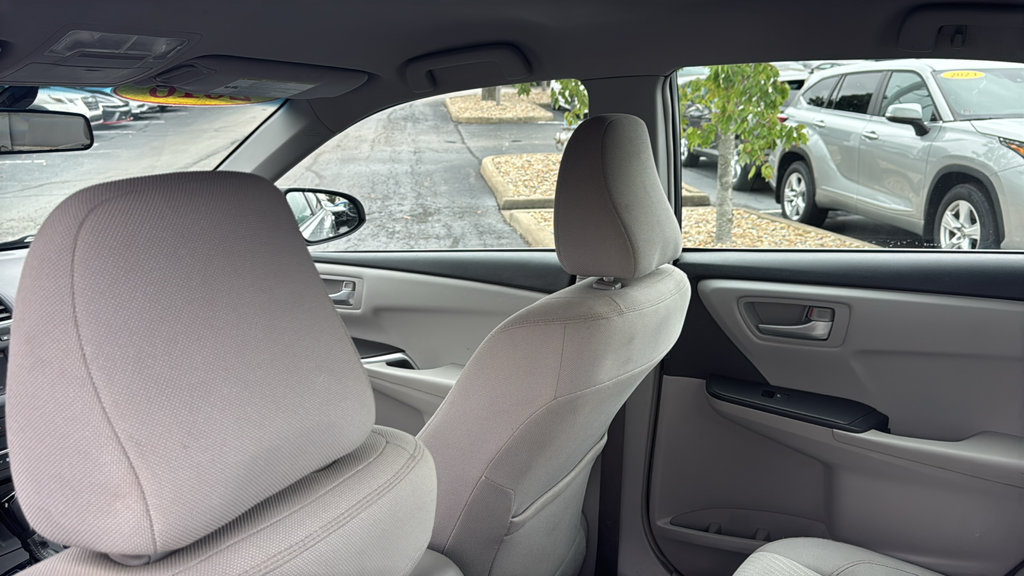 Used 2016 Toyota Camry LE FWD image 30