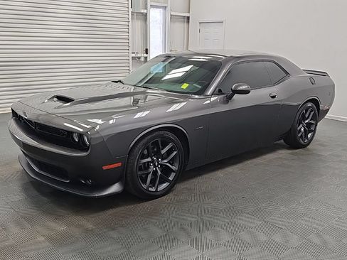 Used 2019 Dodge Challenger R/T w/ Driver Convenience Group RWD image 5