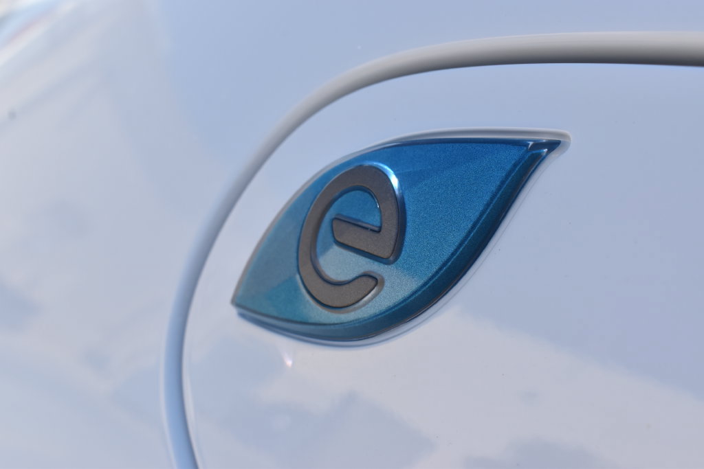 Used 2024 Chrysler Pacifica Limited FWD image 4