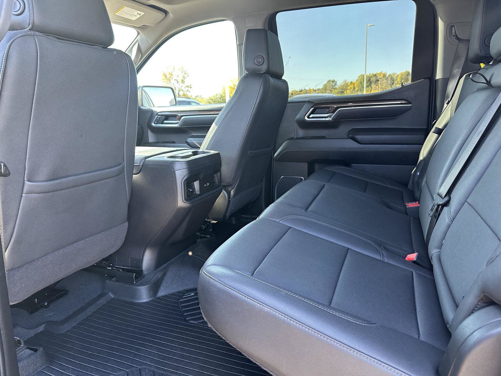 Used 2025 Chevrolet Silverado 1500 LT Trail Boss w/ Convenience Package II AWD/4WD image 16
