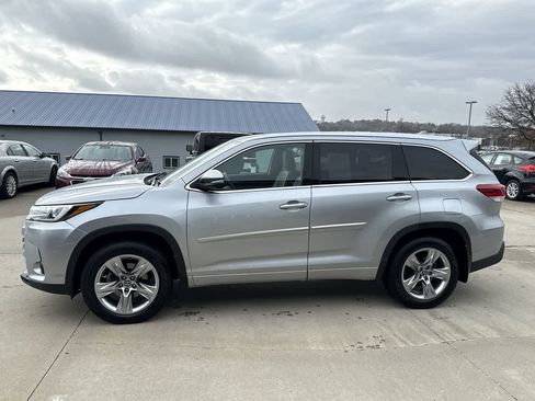 Used 2019 Toyota Highlander Limited image 3