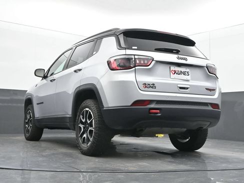 Used 2025 Jeep Compass Trailhawk AWD/4WD image 51