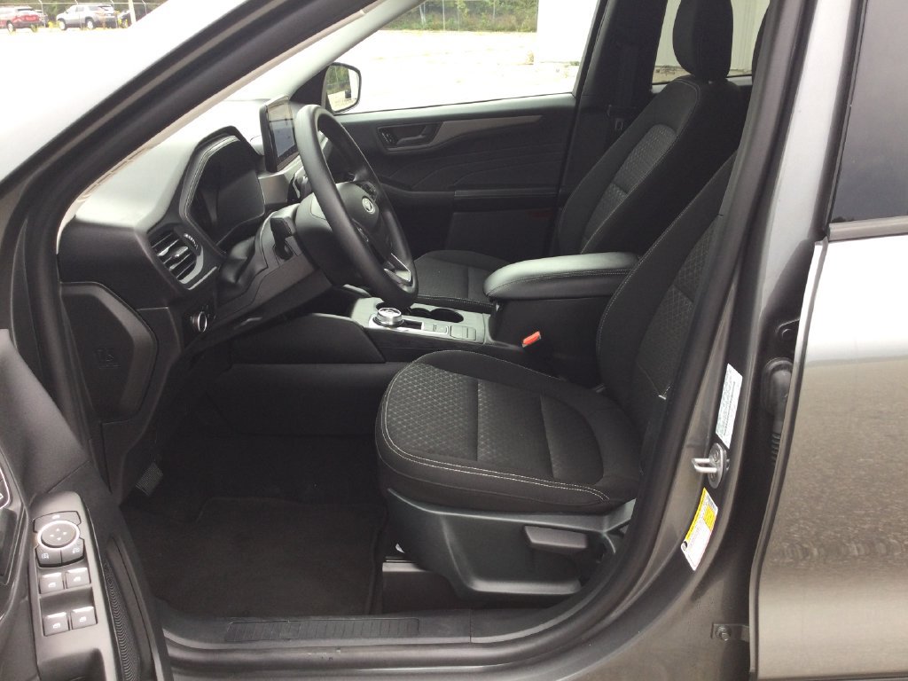Used 2025 Ford Escape Active AWD/4WD image 13