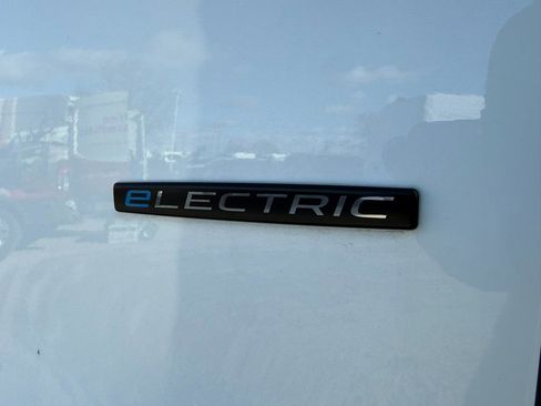 New 2024 Mercedes-Benz eSprinter 170 Cargo image 9