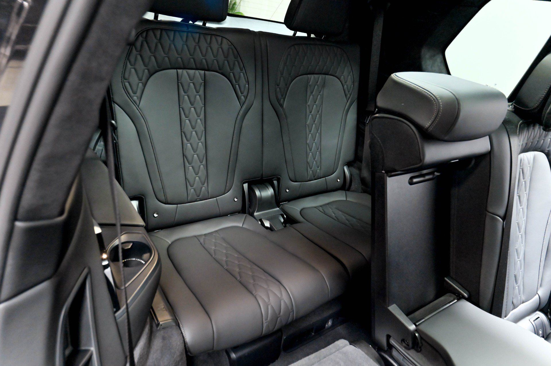 Used 2023 BMW ALPINA XB7 AWD/4WD image 32