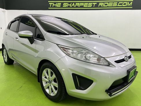 Used 2011 Ford Fiesta SE w/ 203A Rapid Spec Order Code image 2