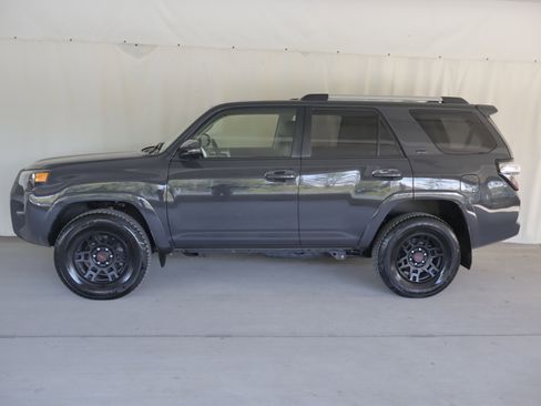 Used 2024 Toyota 4Runner SR5 Premium w/ Moonroof Package AWD/4WD image 29