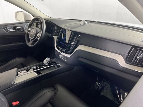Used 2022 Volvo XC60 B5 Inscription w/ Advanced Package image 28