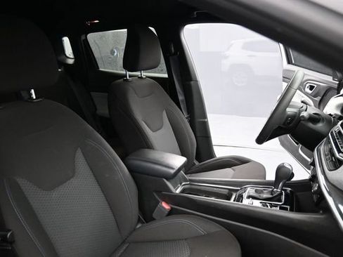 Used 2025 Jeep Compass Sport AWD/4WD image 28