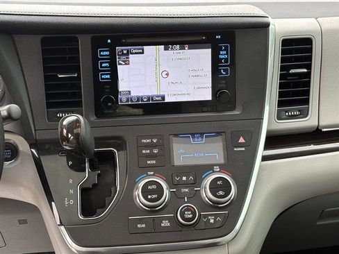 Used 2016 Toyota Sienna image 22