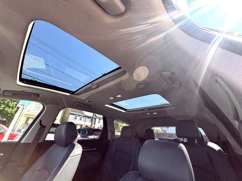 Used 2019 Buick Enclave Essence AWD/4WD image 36