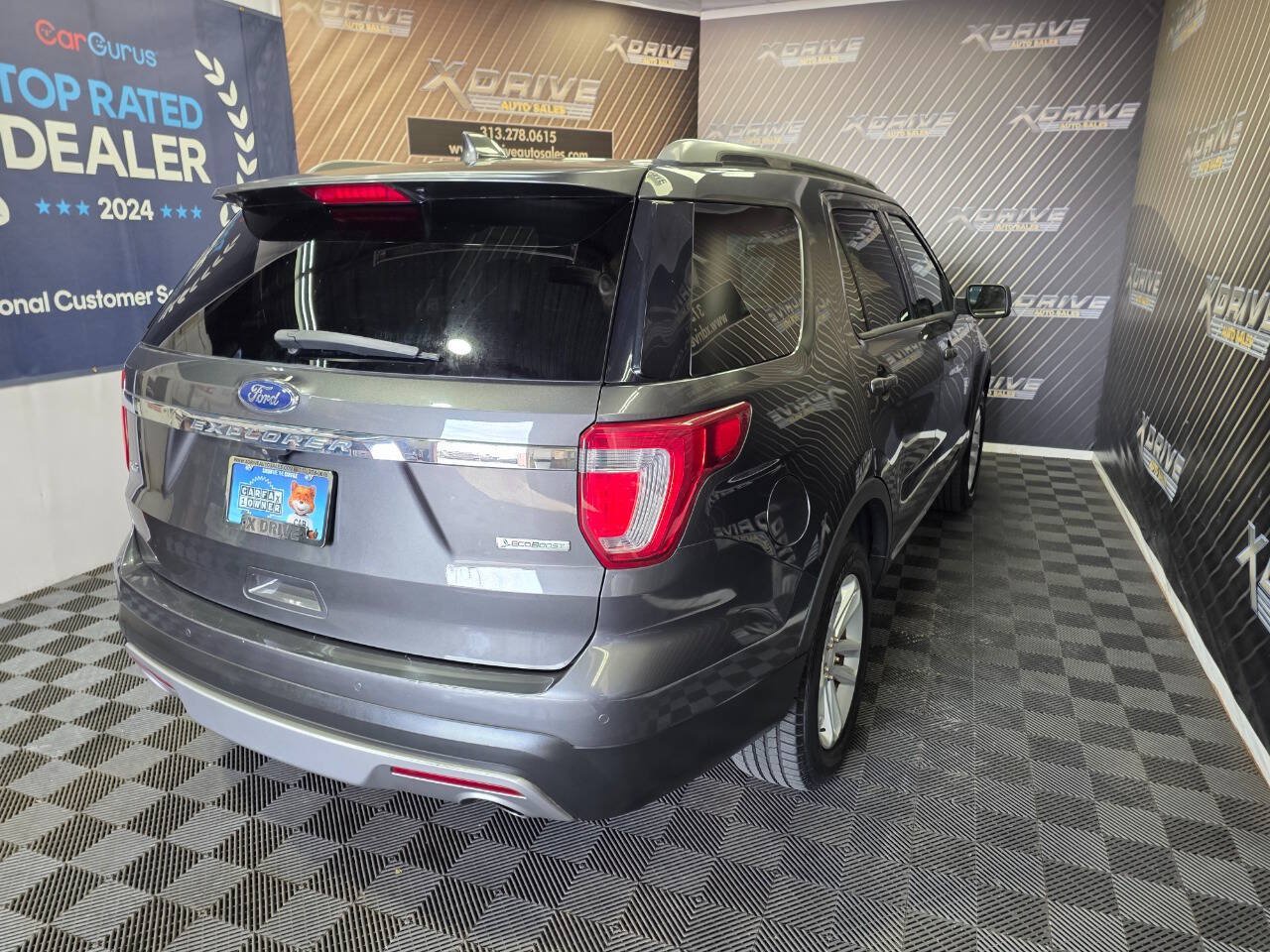 Used 2017 Ford Explorer XLT w/ Equipment Group 202A FWD image 15