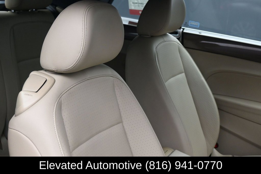 Used 2015 Volkswagen Beetle TDI FWD image 9