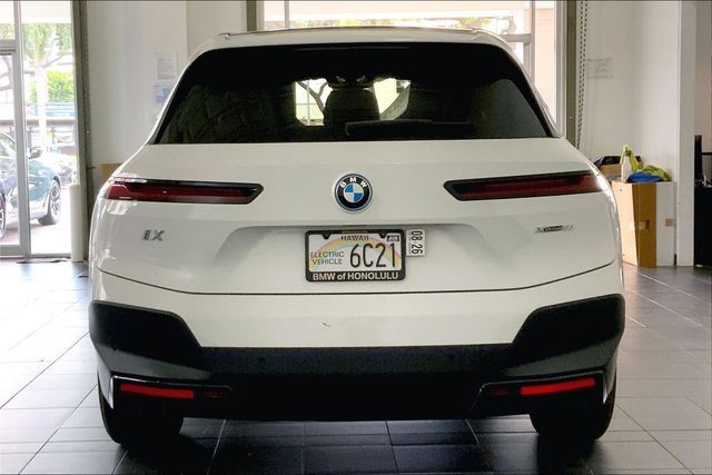 Used 2024 BMW iX xDrive50 AWD/4WD image 4