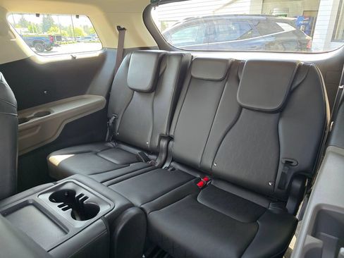 Certified 2025 Kia Carnival SX FWD image 11