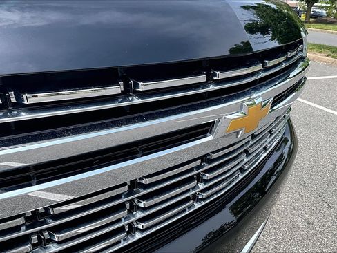 Used 2024 Chevrolet Tahoe Premier AWD/4WD image 30