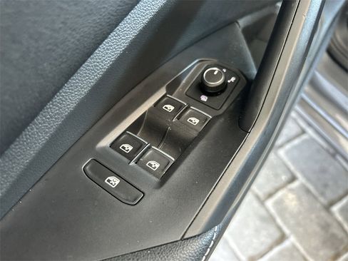 Certified 2024 Volkswagen Jetta SE w/ Panoramic Sunroof Package image 11