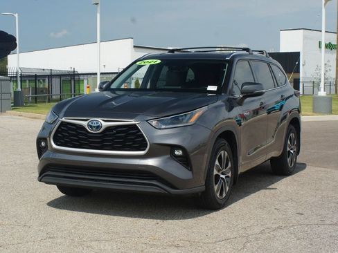 Used 2021 Toyota Highlander XLE AWD/4WD image 27
