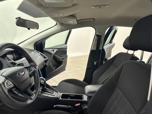 Used 2018 Ford Focus SE w/ SE Appearance Package FWD image 36