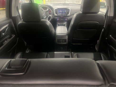 Used 2024 GMC Terrain SLT image 16