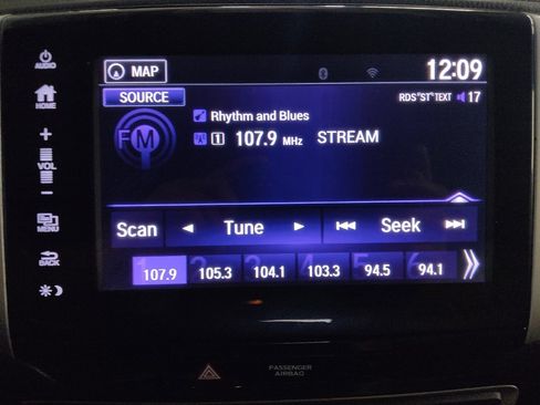 Used 2017 Honda Pilot Touring image 25