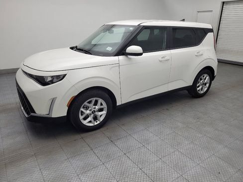 Used 2025 Kia Soul LX image 2
