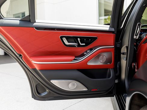 Used 2026 Mercedes-Benz S 63 AMG S image 32