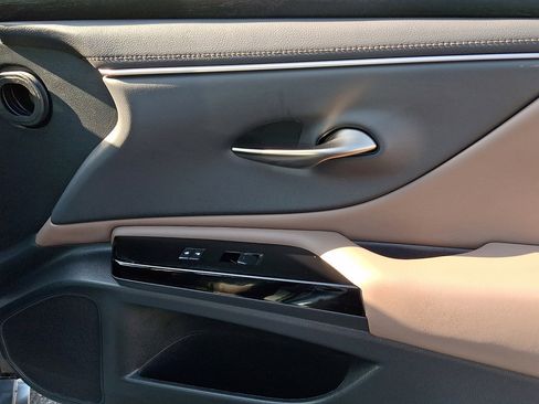 Used 2025 Lexus ES 350 w/ Premium Package image 10