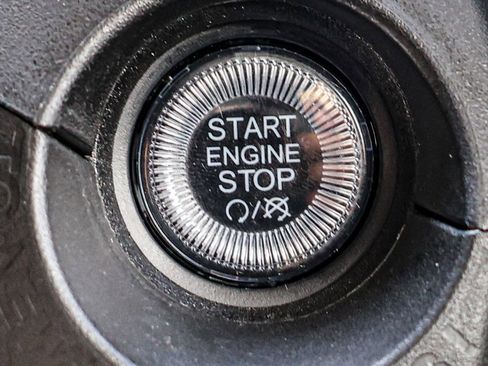 Used 2023 Jeep Renegade Trailhawk image 39