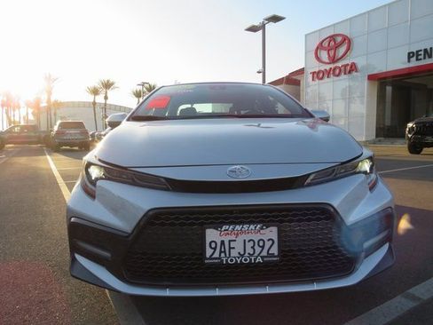 Used 2022 Toyota Corolla SE image 2