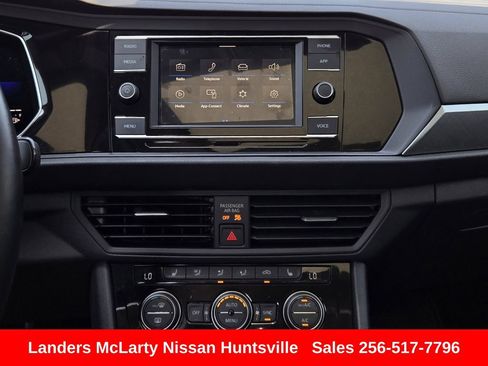 Used 2023 Volkswagen Jetta SE FWD image 19
