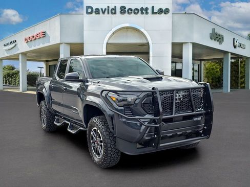 Used 2025 Toyota Tacoma TRD Sport image 3