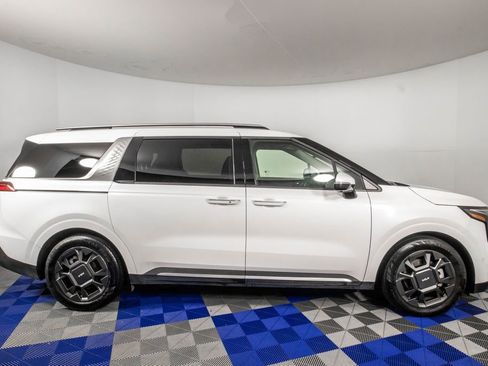 Used 2025 Kia Carnival SX FWD image 4