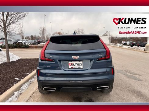 Used 2025 Cadillac XT4 Premium Luxury image 5