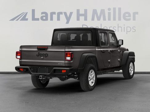 Used 2021 Jeep Gladiator Sport AWD/4WD image 2