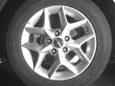Used 2025 Kia Soul LX w/ LX Technology Package FWD image 19