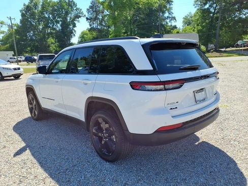 Used 2025 Jeep Grand Cherokee Limited w/ Luxury Tech Group II AWD/4WD image 5