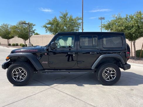 Used 2025 Jeep Wrangler Unlimited Rubicon w/ Convenience Group AWD/4WD image 8