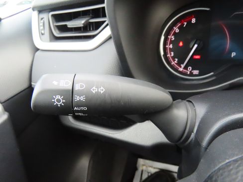 Used 2025 Toyota RAV4 XLE image 33