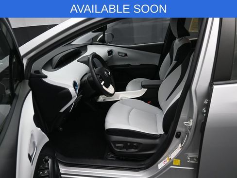 Used 2018 Toyota Prius Four w/ Advanced Technology Package FWD image 9