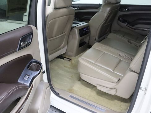 Used 2015 Chevrolet Suburban LT RWD image 25