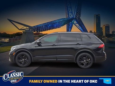 Used 2023 Volkswagen Tiguan SE R-Line image 4