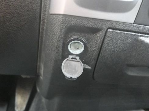 Used 2022 RAM 1500 Classic SLT AWD/4WD image 20