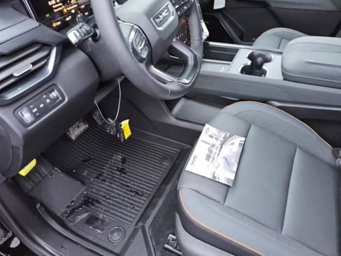 Used 2026 GMC Acadia AT4 w/ Super Cruise Package image 13