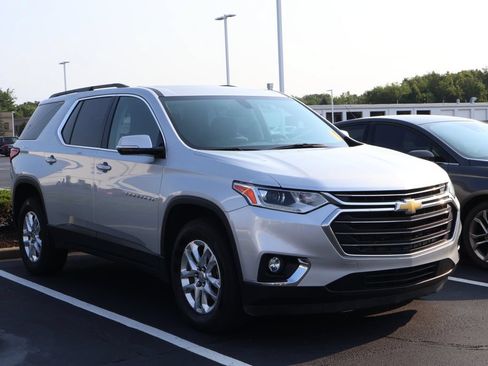 Used 2019 Chevrolet Traverse LT FWD image 3