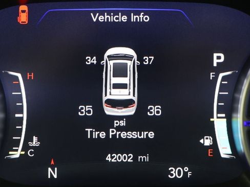 Used 2024 Chrysler Pacifica Touring-L image 16