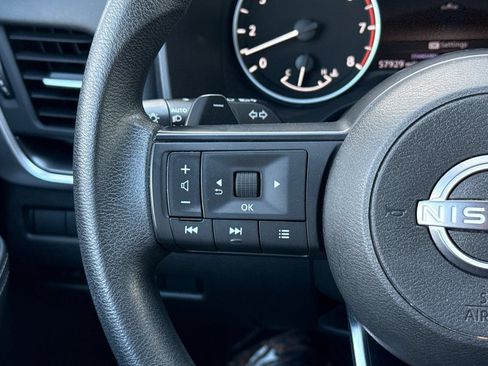 Used 2024 Nissan Rogue SV FWD image 30