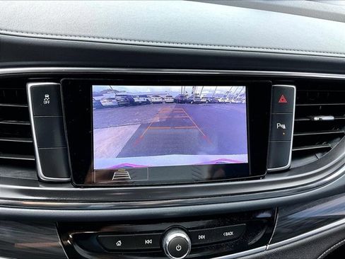 Used 2021 Buick Enclave Essence image 21