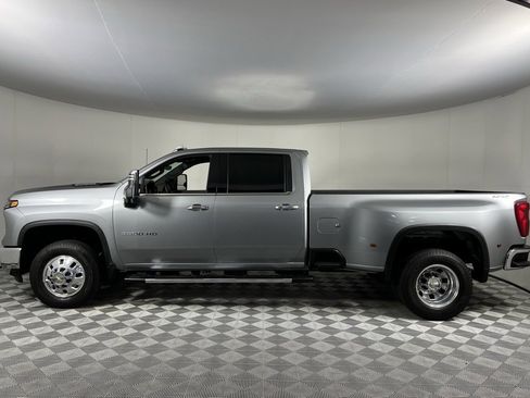 Used 2025 Chevrolet Silverado 3500 LTZ w/ LTZ Convenience Package image 8