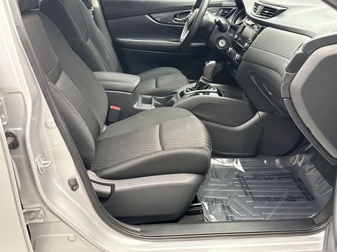 Used 2018 Nissan Rogue S AWD/4WD image 16